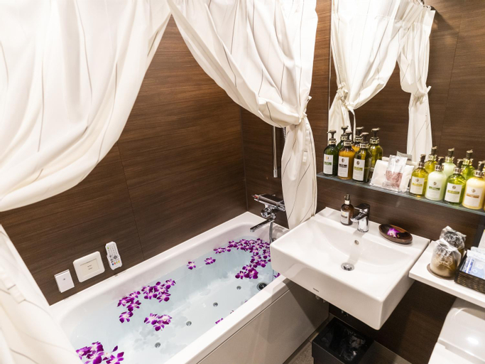 Bathroom 10