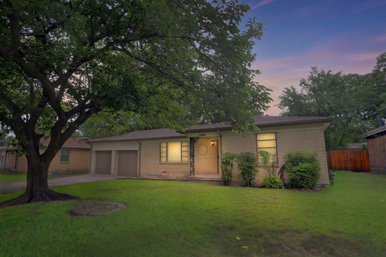 Exterior 5, The Harmony Designer Home In Central Dfw 4 Bedroom Home by RedAwning, Tarrant