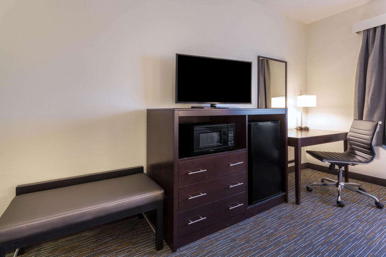 Bedroom 2, Wingate by Wyndham Gurnee, Lake