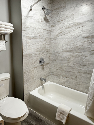 Bathroom 5, AmericInn by Wyndham Eagle River Downtown, Vilas