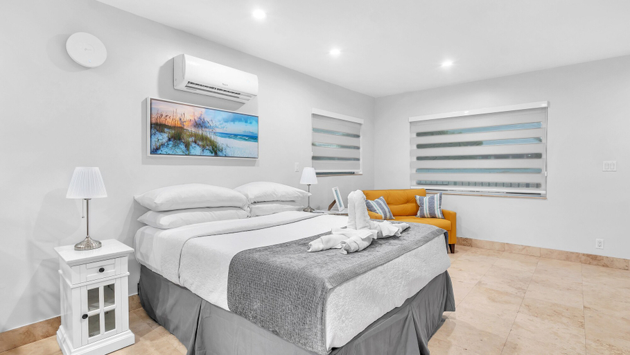 Bedroom 1, Hotel Seacrest, Broward