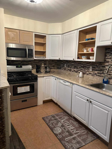 Others 3, Room E Divine Villa 5mins to EWR, Newark