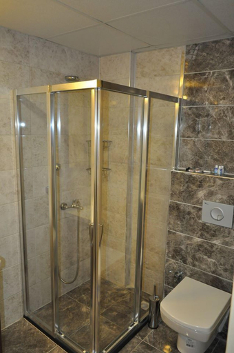 Bathroom 5, Merkez Otel, Konak