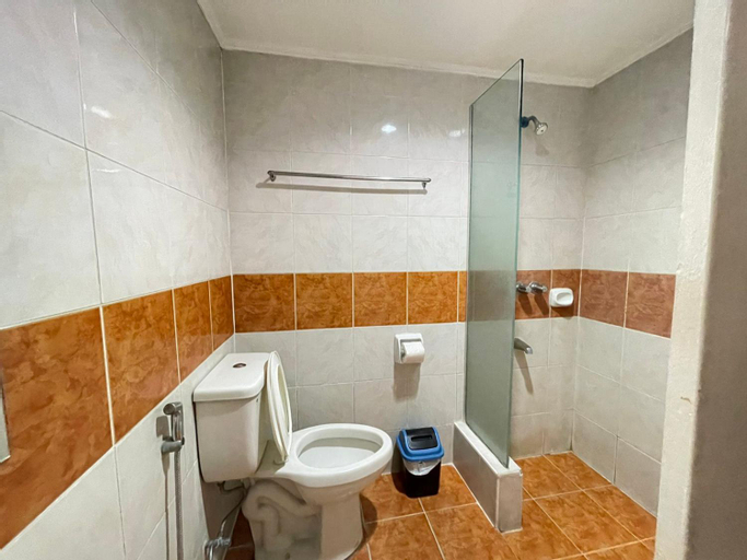 Bathroom 12