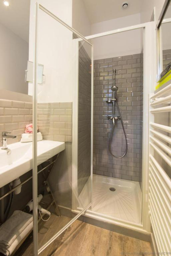 Bathroom 14