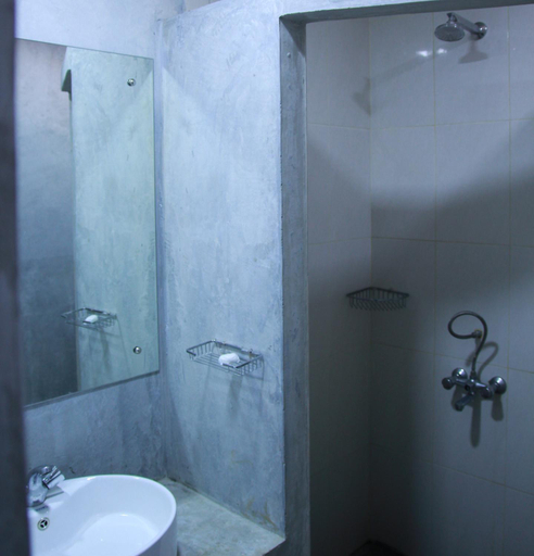 Bathroom, Dambuluy Oya Family Park, Dambulla