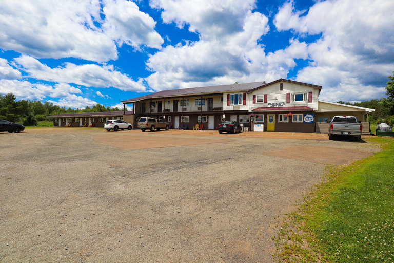Others 5, Atlantic Motel, Westmorland