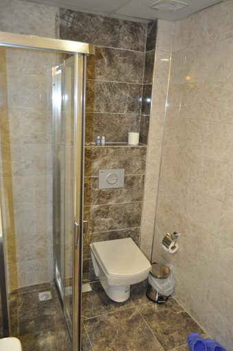 Bathroom 5, Merkez Otel, Konak