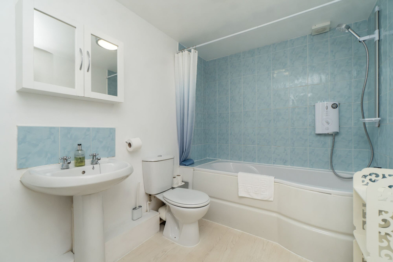 Bathroom 3, Spacious 2 Bed Southville Flat Near Harbourside, Bristol