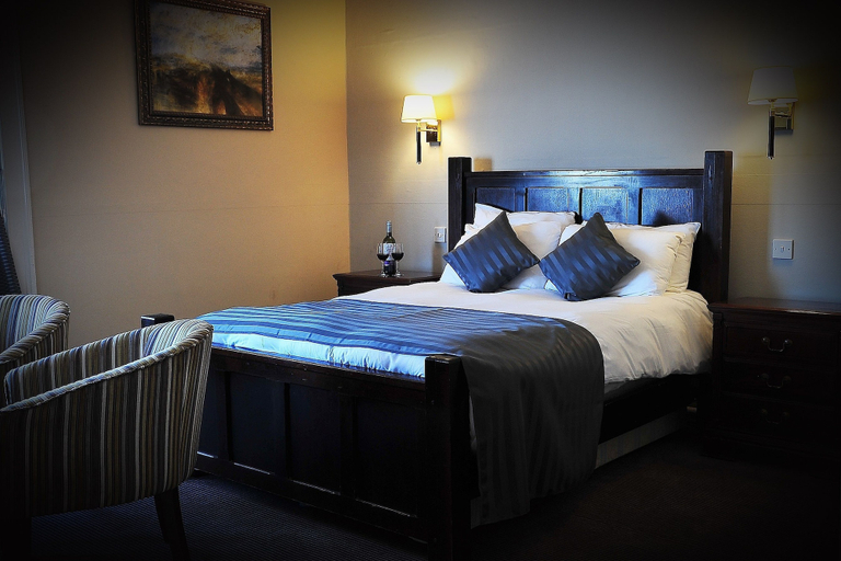 Bedroom 2, Red Lion Hotel by Greene King Inns, Hampshire