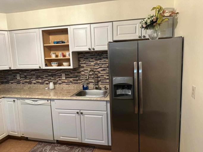 Others 4, Room E Divine Villa 5mins to EWR, Newark
