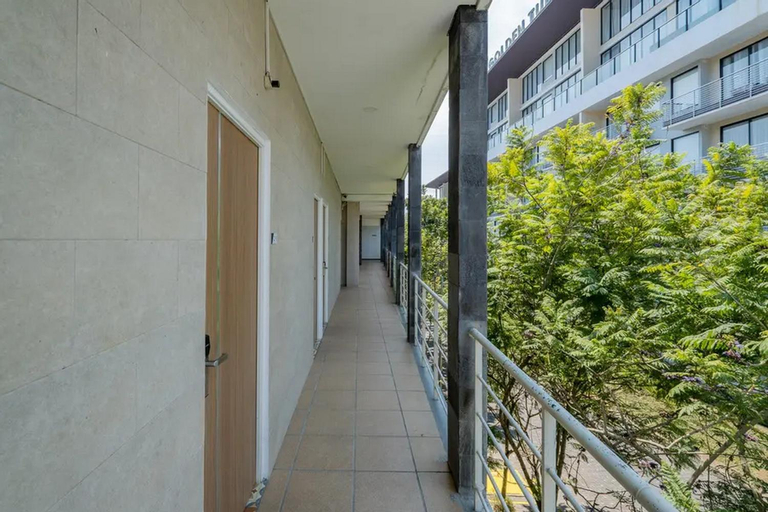 Exterior & Views 13