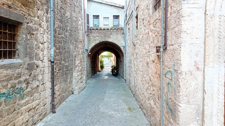 Others 5, Rua dell'Arco 11, Ascoli Piceno