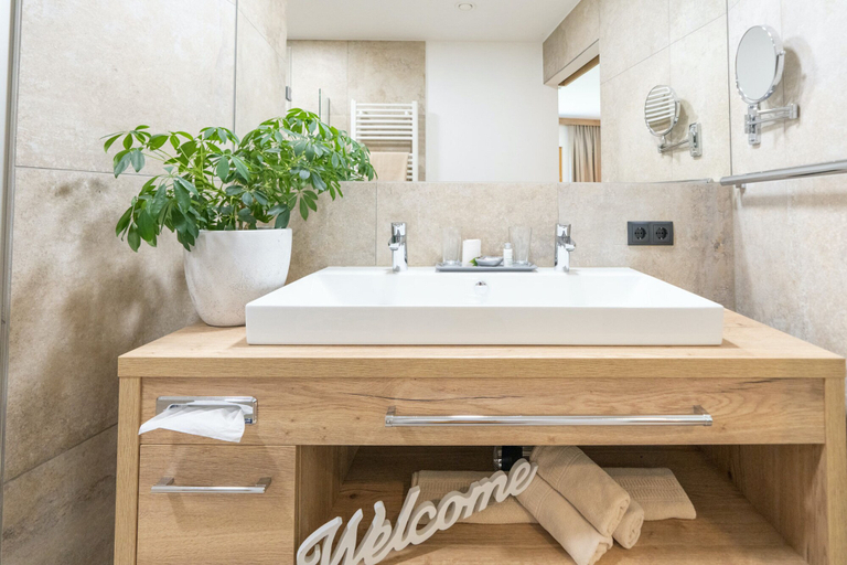 Bathroom 4, Hotel Gundolf, Imst