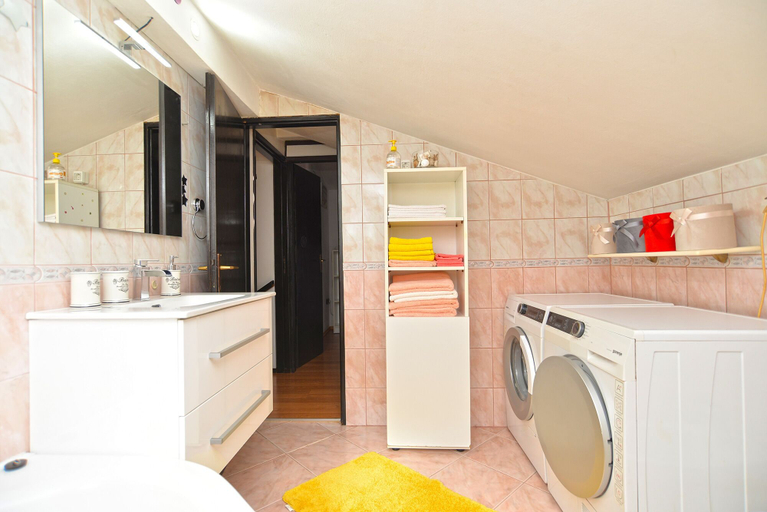 Bathroom 3, Apartment 1791, Medulin