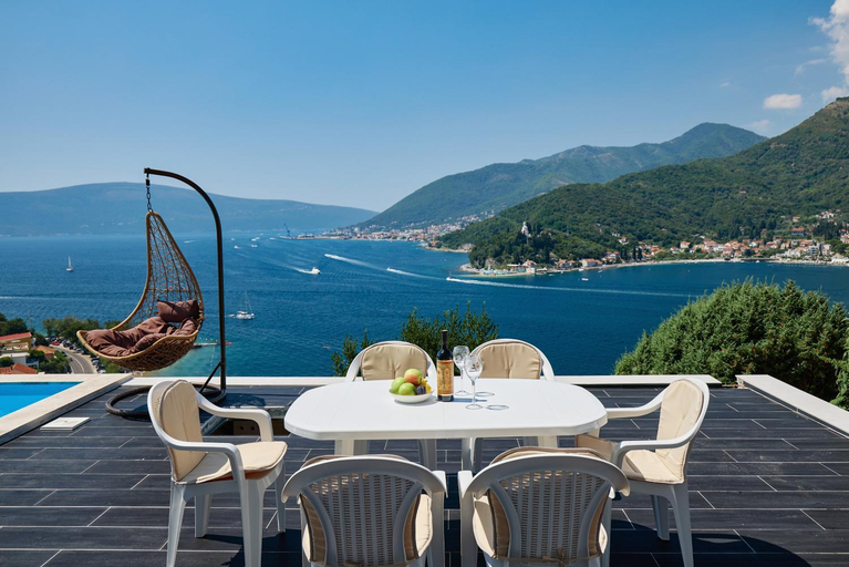 Others 3, Villa Bojana