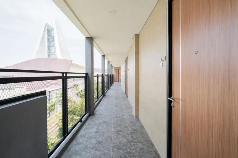 Exterior & Views 12