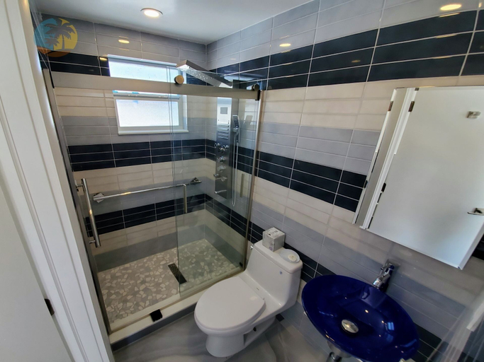 Bathroom 4, Alexander 1103 4 Bedroom Apts by RedAwning, Miami-Dade