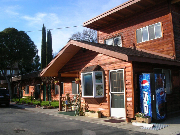 Exterior & Views, Rainbow Lodge, Lake