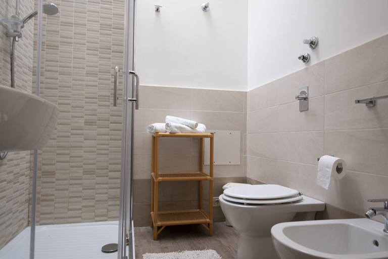 Bathroom 4, Villa Gina, Trapani