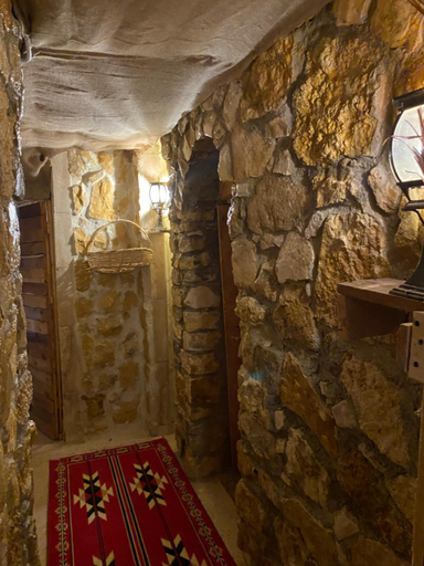 Others 4, 7 Caves Hotel, Shoabak