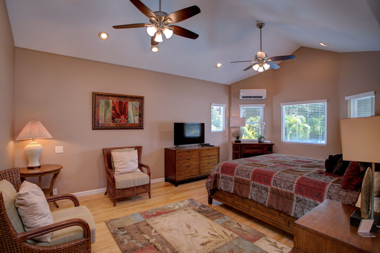 Room 3, Grand Melemele 3 Bedroom Home by RedAwning, Hawaii