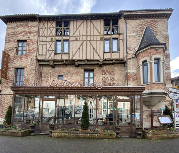 Exterior & Views