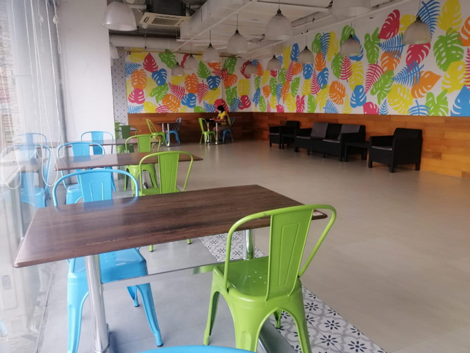 Food & Drinks 4, Urban Deca Tower OYO 3, Mandaluyong