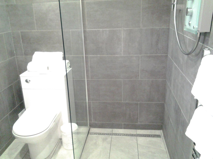 Bathroom 2, Lady Charlotte Guest rooms triple rooms, Merthyr Tydfil