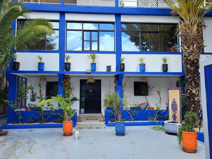 Exterior & Views