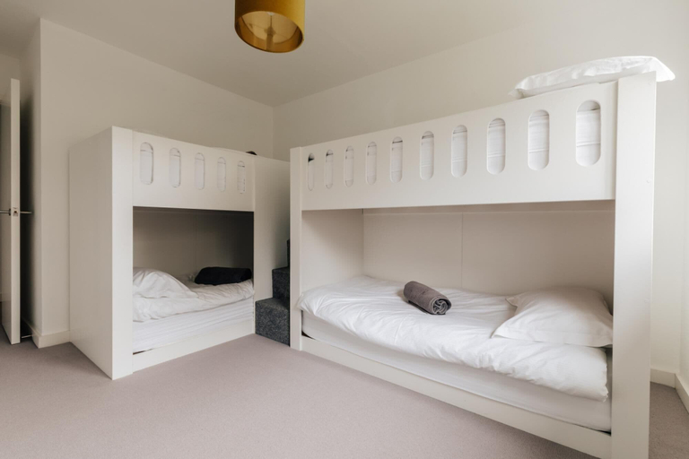 Bedroom 2, CH Apt 11 2bed in Bath, Bath and North East Somerset