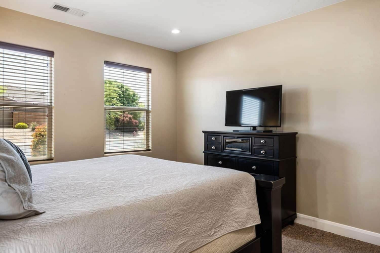 Bedroom 3, Dune-our-Thing by RedAwning, Washington