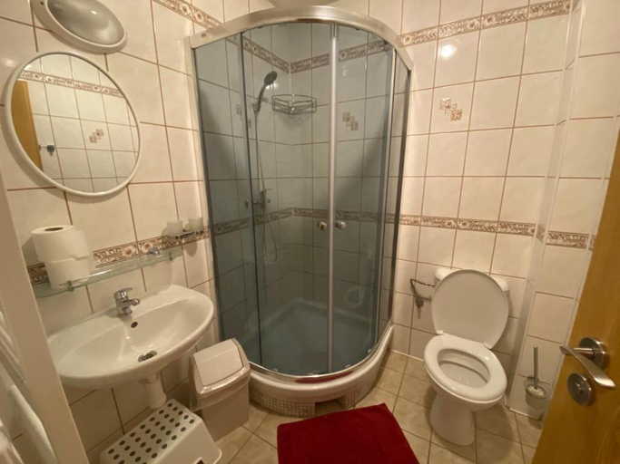 Bathroom 3, Hotel Restaurant Svejk, Sokolov