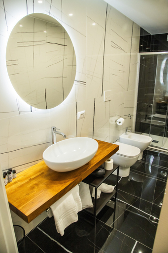 Bathroom 5, Palazzo Goyze, Napoli