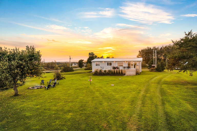 Exterior & Views 2, Cozy and Modern Oceanview Cottage With hot Tub, Kent