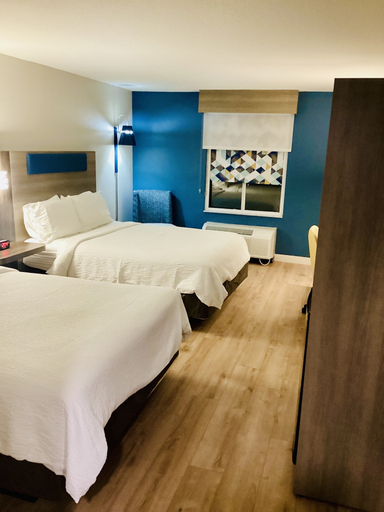 Bedroom 2, Holiday Inn Express & Suites COCOA BEACH by IHG, Brevard