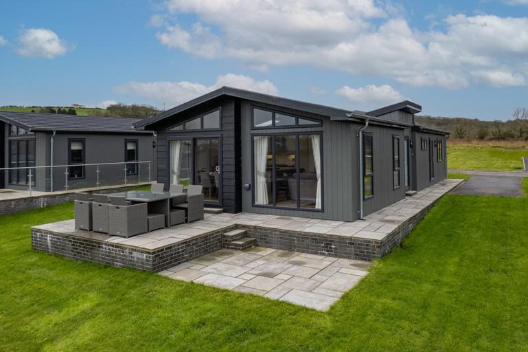 Exterior & Views, Sandpiper - Luxury Lodge Close to Beach Pet Friendly, Pembrokeshire
