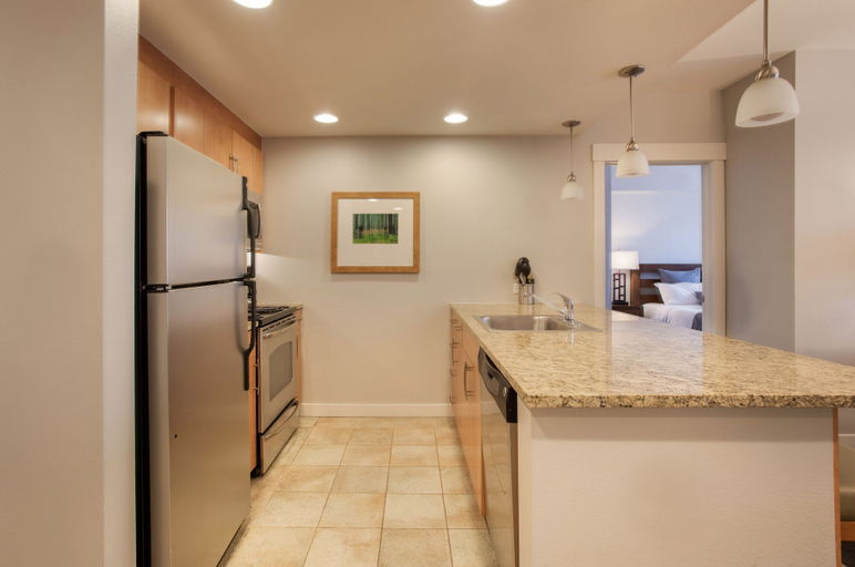Private kitchen 2, Fraser Crossing/Founders Pointe, Condo | 2 Bedroom (Select-Rated Condo 3311), Grand