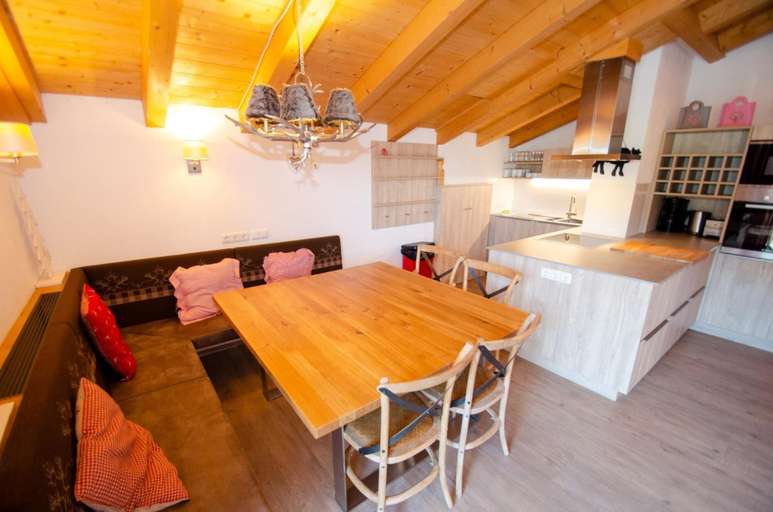 Room 4, Finest Penthouse All Seasons Lodge Kaprun, Zell am See