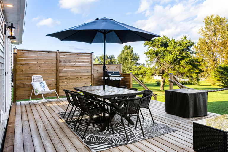 Others 3, Cozy and Modern Oceanview Cottage With hot Tub, Kent