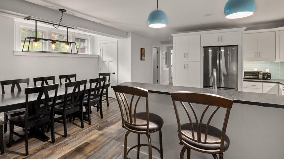 La Pasta At Mad House 4 Bedroom Condo by RedAwning, Washington