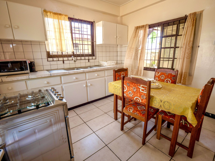 Others 4, Impeccable 2-bed Apartment in Paramaribo, Centrum