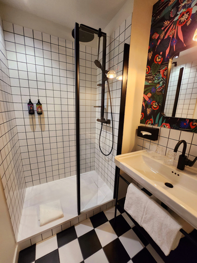 Bathroom 4, LABE Hôtel Tours Centre Gare, Indre-et-Loire