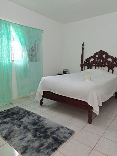 Room 5, Healing 3-bed Retreat - Sleeps 4, Hot Tub & Pool