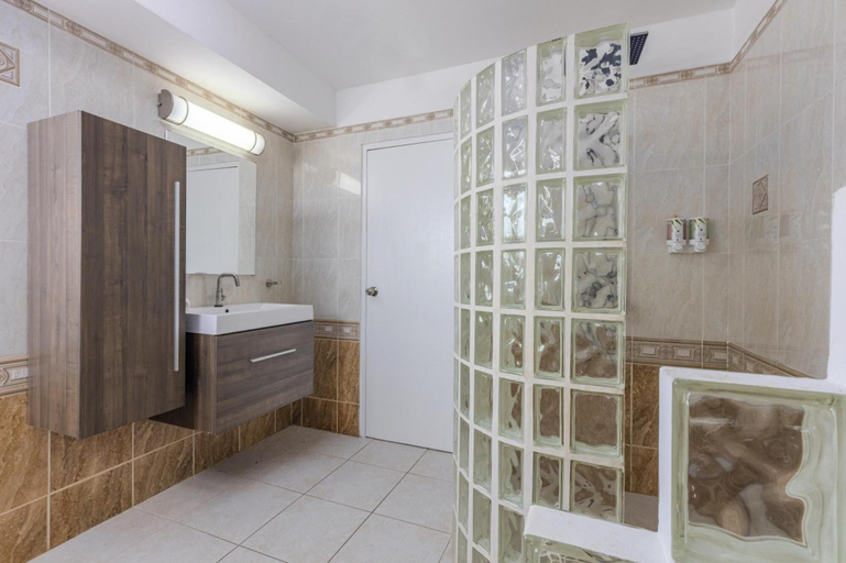 Bathroom 4, 4BR 4BA Villa w Private Pool Eagle Palm Beach