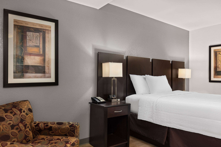 Bedroom 3, Travelodge by Wyndham Globe AZ, Gila