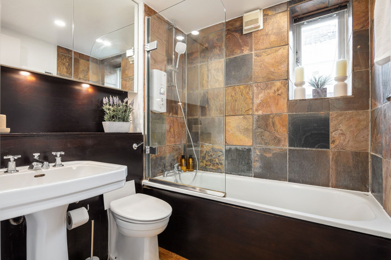 Bathroom 3, Prime Covent Garden gem with Air-Con, London