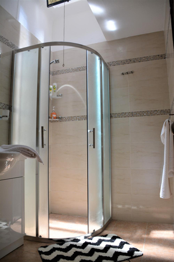 Others 5, Private Room in Beautiful Home, Montevideo