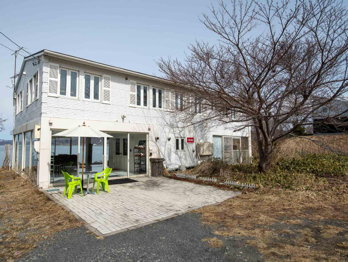 Exterior 13