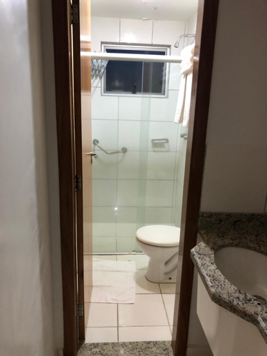 Bathroom 2, Flat Golden Dolphin Resort, Caldas Novas
